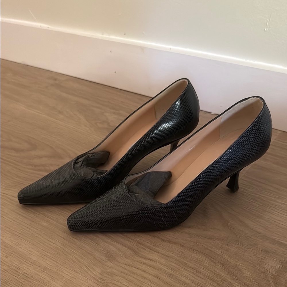 Suarez Black Textured Heels